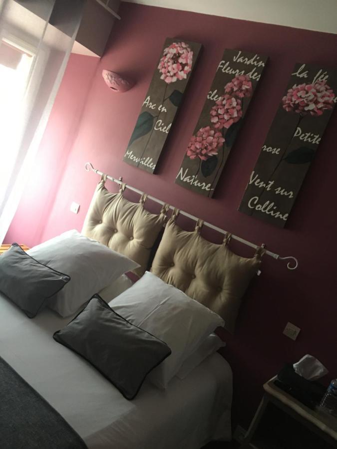 Hotel L'Un Des Sens Villefranche-de-Lonchat Zewnętrze zdjęcie