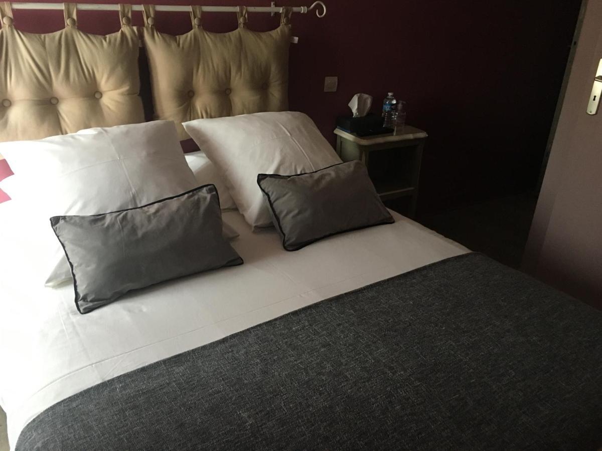 Hotel L'Un Des Sens Villefranche-de-Lonchat Zewnętrze zdjęcie