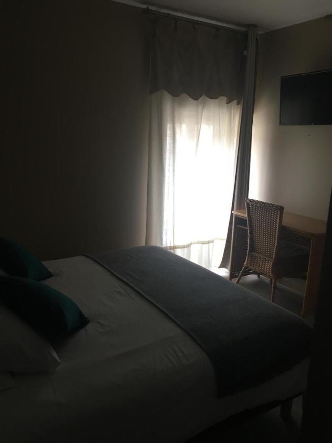 Hotel L'Un Des Sens Villefranche-de-Lonchat Zewnętrze zdjęcie
