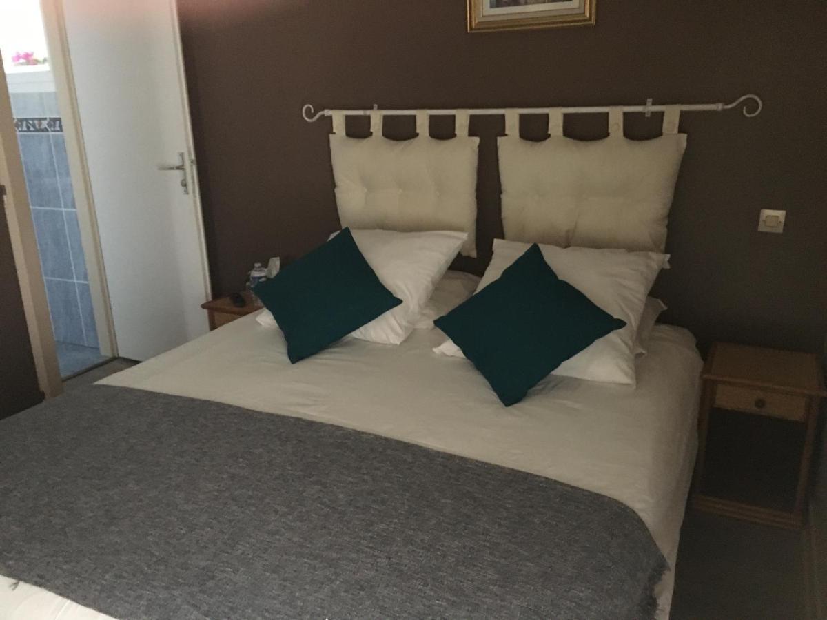 Hotel L'Un Des Sens Villefranche-de-Lonchat Zewnętrze zdjęcie