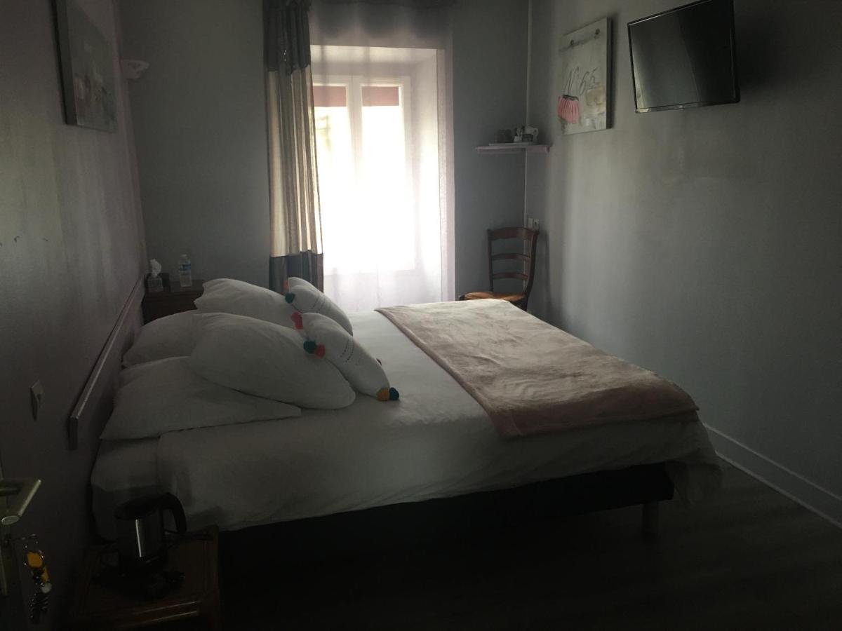 Hotel L'Un Des Sens Villefranche-de-Lonchat Zewnętrze zdjęcie